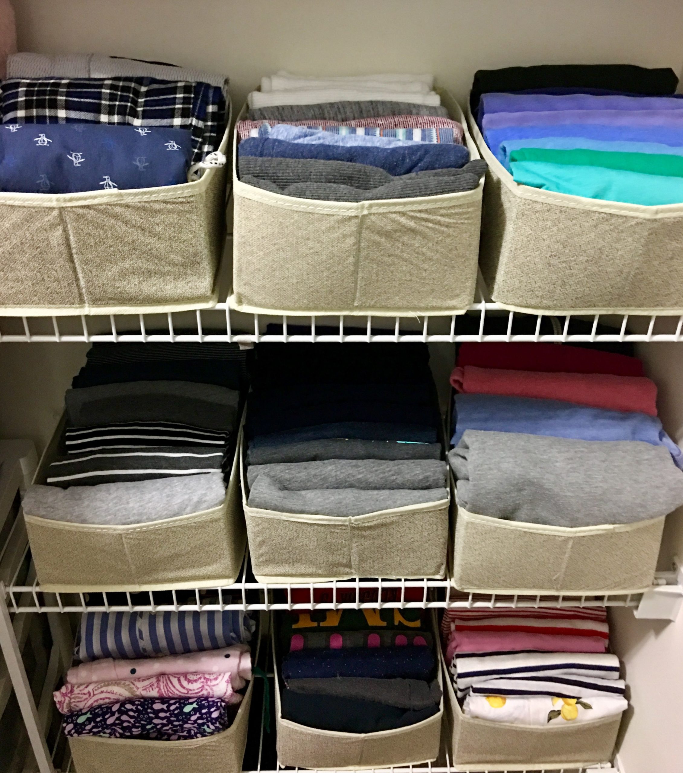 rangement vetements boites